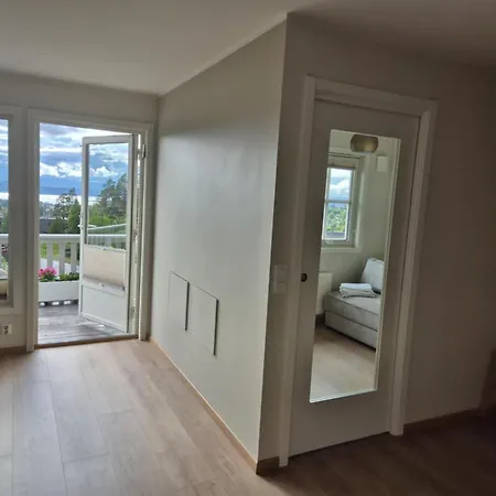 Cosy Apartment With Fjord-View شقة *