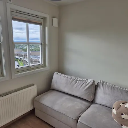Cosy Apartment With Fjord-View شقة
